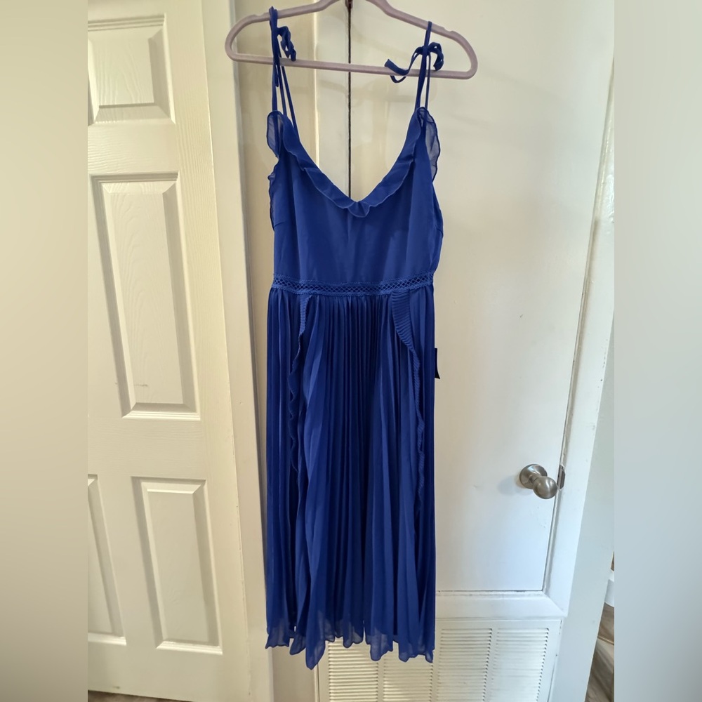 NEW WITH TAGS!! Lulu’s midi dress royal blue